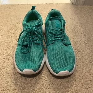Women’s Nikes size 8
